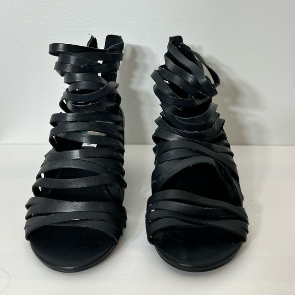 Black wedge strappy sandals - Picture 2 of 7